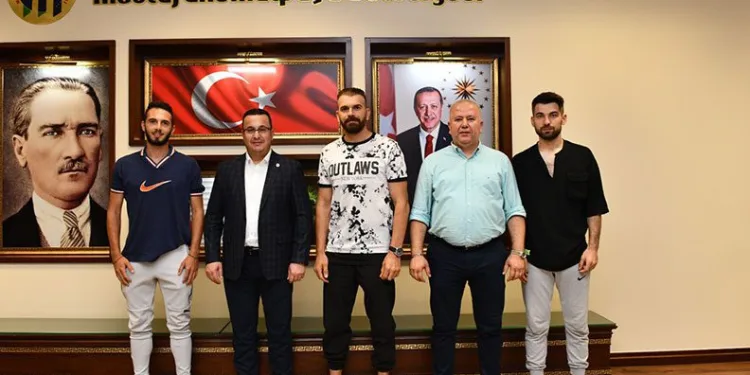 Mustafakemalpaşaspor Belediye sahaya indi