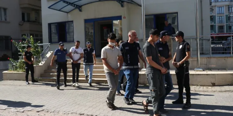 Yalova merkezli opersayon: 32 düzensiz göçmen yakalandı
