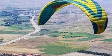 Yüksekten düşen paraşütçü hayatını kaybetti