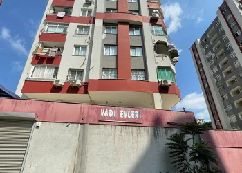 Adana’da 7 yaşındaki çocuk 4. kattan düştü
