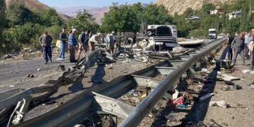 Erzurum’da feci kaza! Ortalık savaş alanına döndü