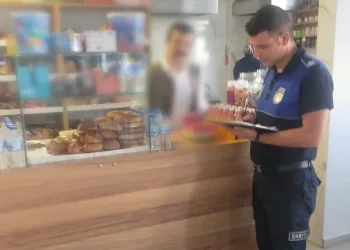 İnegöl’de zabıta öğrenciler için sahaya indi
