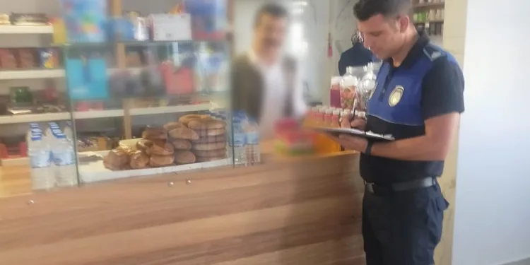 İnegöl’de zabıta öğrenciler için sahaya indi