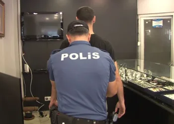 Sahte dolar satmaya çalışırken yakalandı