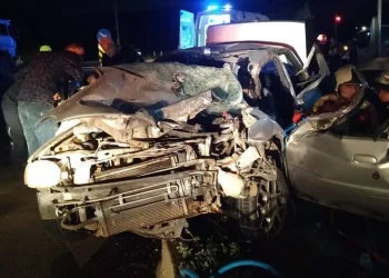 Bursa’da otomobille kamyon çarpıştı
