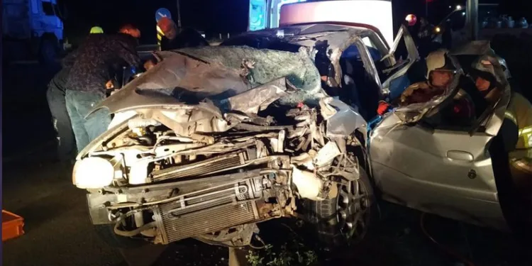 Bursa’da otomobille kamyon çarpıştı