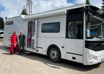 Bursa’da halk otobüsünü karavana dönüştürdü