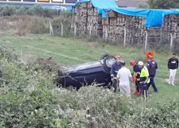 Bursa’da otomobil şarampole yuvarlandı
