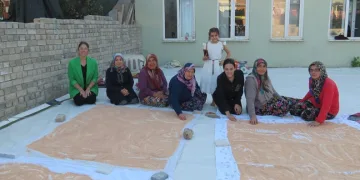 Bursa Orhaneli’de yöresel tarhana yapıldı