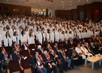 Bursa’da doktor adayları beyaz önlüklerini giydi