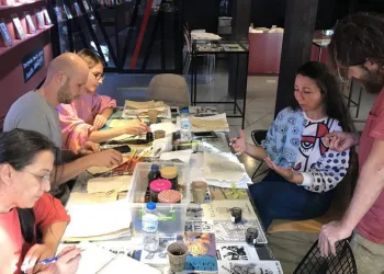 Ürettikleri kağıt ve mürekkeple ‘Haiku’ yazdılar