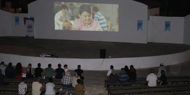 Tekirdağ’da amfi tiyatroda sinema keyfi
