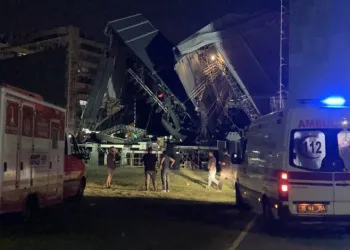 Tarkan’ın konser vereceği sahne yıkıldı