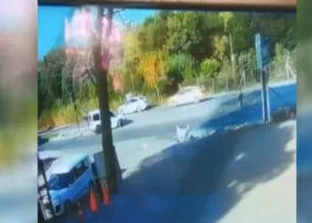 Hatalı dönüş yapan araca motosiklet çarptı
