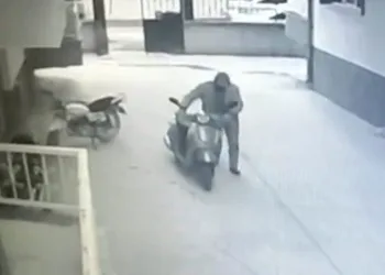 Bursa’da motosiklet hırsızı kamerada