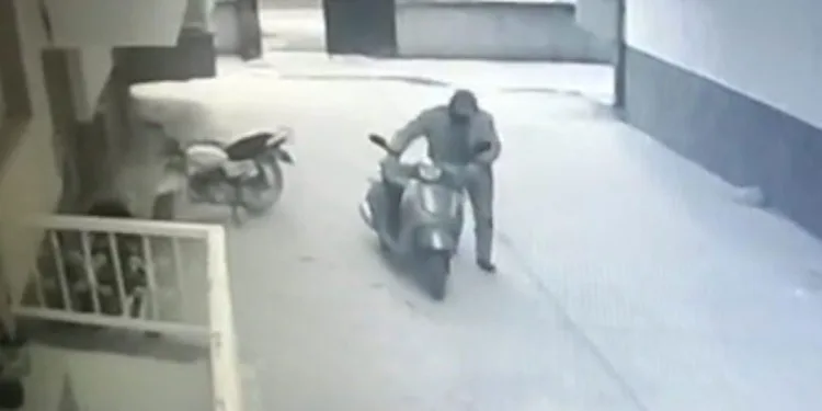 Bursa’da motosiklet hırsızı kamerada