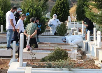 Babasının mezarı başında ölü bulundu