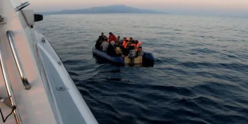 Çanakkale’de 32 düzensiz göçmen kurtarıldı