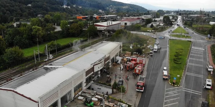 Sakarya’da kereste fabrikasında yangın