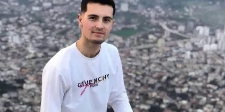 Kuzeni tarafından bıçaklanarak öldürüldü