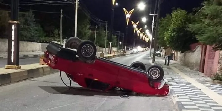 Takla atan otomobilini bırakıp kaçtı