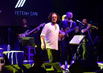 Fettah Can memleketi Bursa’da sahne aldı