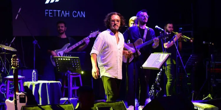 Fettah Can memleketi Bursa’da sahne aldı