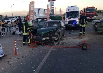 Lastiği patlayan araç dehşet saçtı: 1 bebek öldü, 9 yaralı