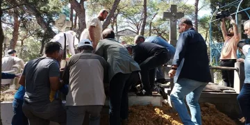 Ölümünden 14 yıl sonra toprağa verildi
