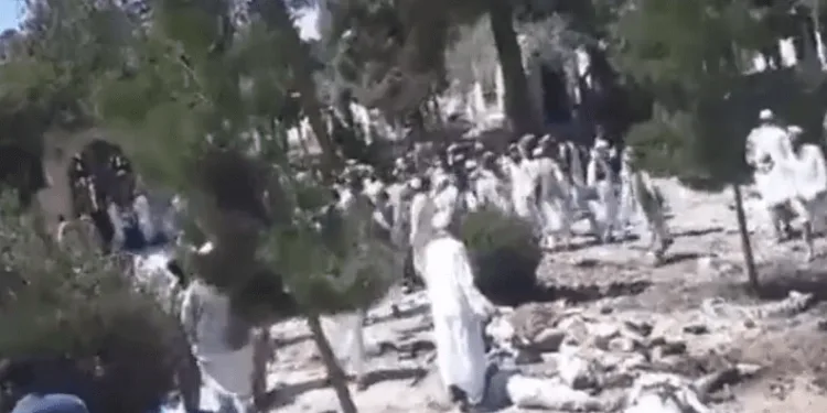 Afganistan’da camiye bombalı saldırı