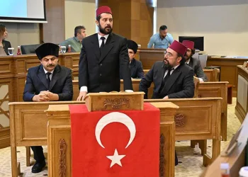 Puşide-i siyah meclis kürsüsünde