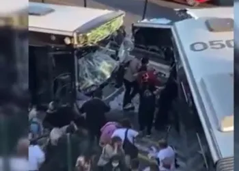 İstanbul’da metrobüsler çarpıştı: Yaralılar var