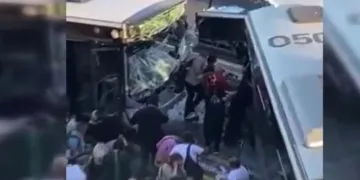 İstanbul’da metrobüsler çarpıştı: Yaralılar var