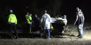 Gençlerin gece gezintisi faciayla bitti: 2 ölü, 1 yaralı