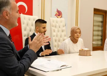 Bursa’da nikah masasında doğum günü sürprizi