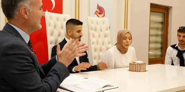 Bursa’da nikah masasında doğum günü sürprizi