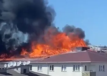 Kocaeli’de izolasyon çalışması sırasında yangın çıktı