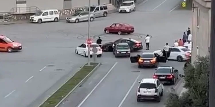 Bursa’da drift atıp trafiği tehlikeye soktular