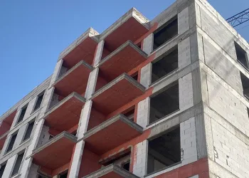 Bursa’da 5. kattan düşen işçi hayatını kaybetti