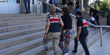 Van’da uyuşturucudan 14 yıl hapis cezası bulunan kadın yakalandı
