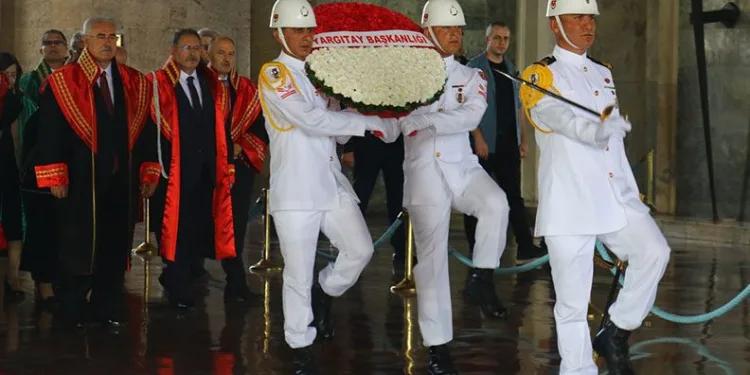 Yargıtay Başkanı Akarca Anıtkabir’i ziyaret etti