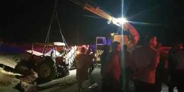 Traktör ile kamyon çarpıştı: 1 ölü, 6 yaralı