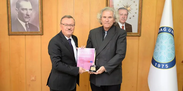 BUÜ’lü akademisyene Altın Kalem ödülü