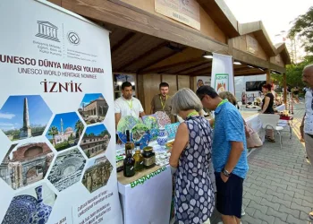 İzmir Fuarı’nda İznik rüzgarı esti