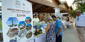 İzmir Fuarı’nda İznik rüzgarı esti