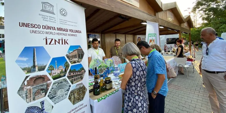 İzmir Fuarı’nda İznik rüzgarı esti