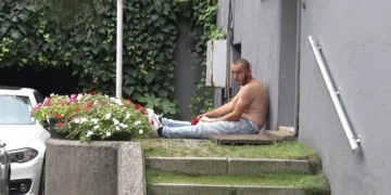 İstanbul’da iş yeri baskını: Dövüp silahla vurdular