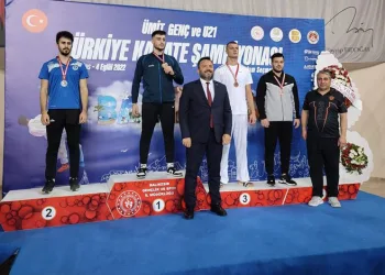 Bursa Büyükşehir karatecilerden 5 madalya