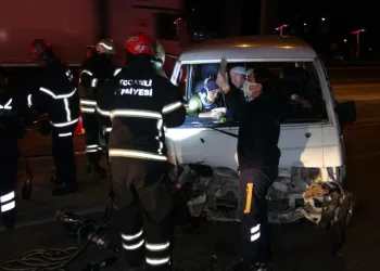 Cenaze yolunda feci kazada eşinin bacağı koptu
