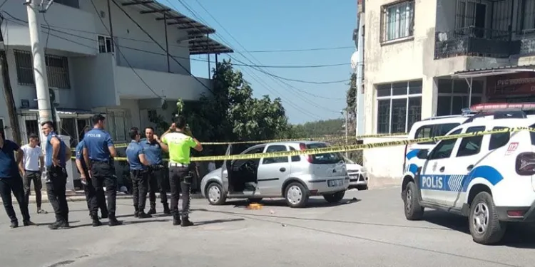 İzmir’de 3 yaşındaki çocuk otomobilin altında kaldı